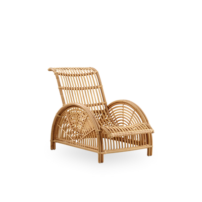 Side view of Paris lounge chair, iconic design by Arne Jacobsen. Handcraften from high quality rattan.