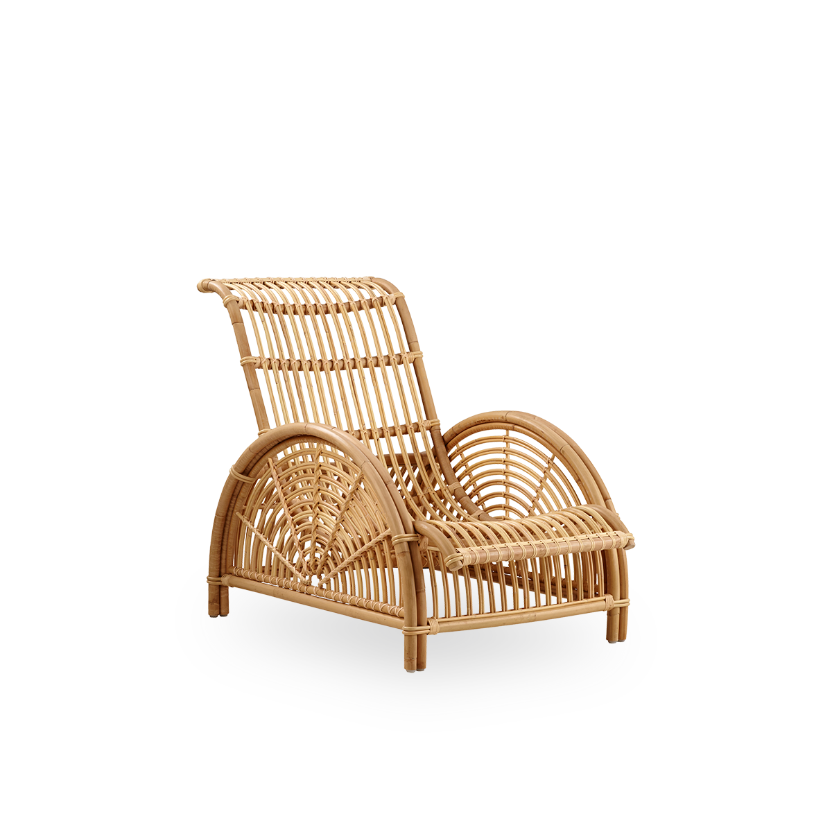 Side view of Paris lounge chair, iconic design by Arne Jacobsen. Handcraften from high quality rattan.