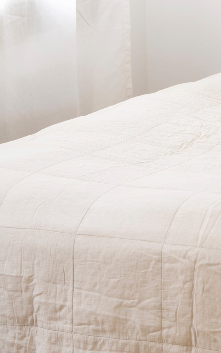 This is a close-up image of CTE058LA Bedspread in latte Cotton.