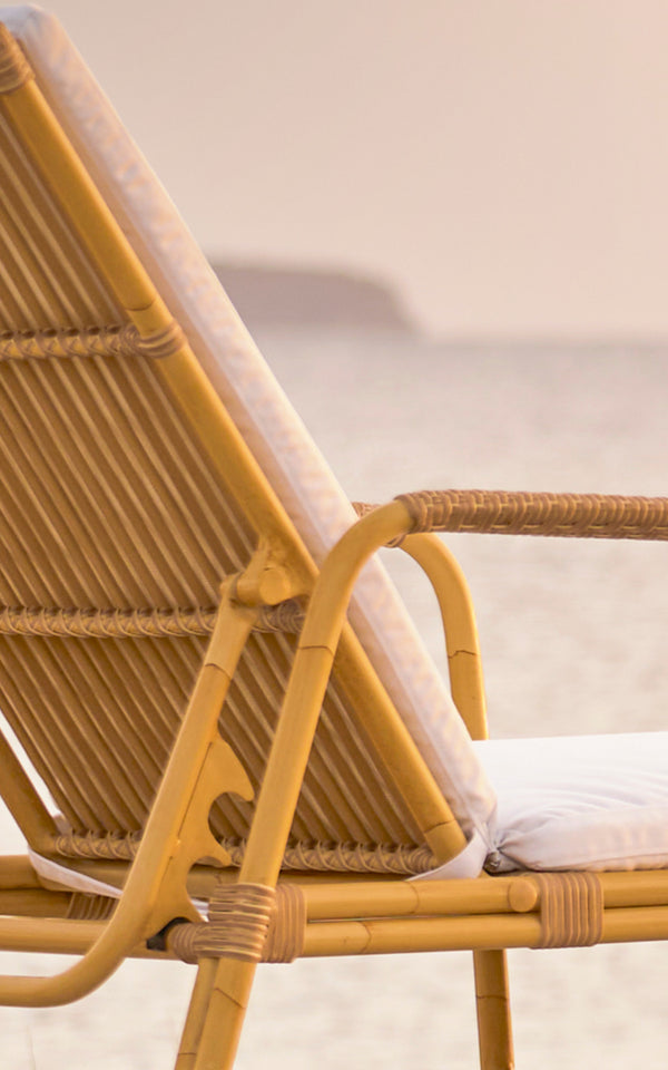 This is a close-up image of Josephine sunbed in natural aluminium artfibre.