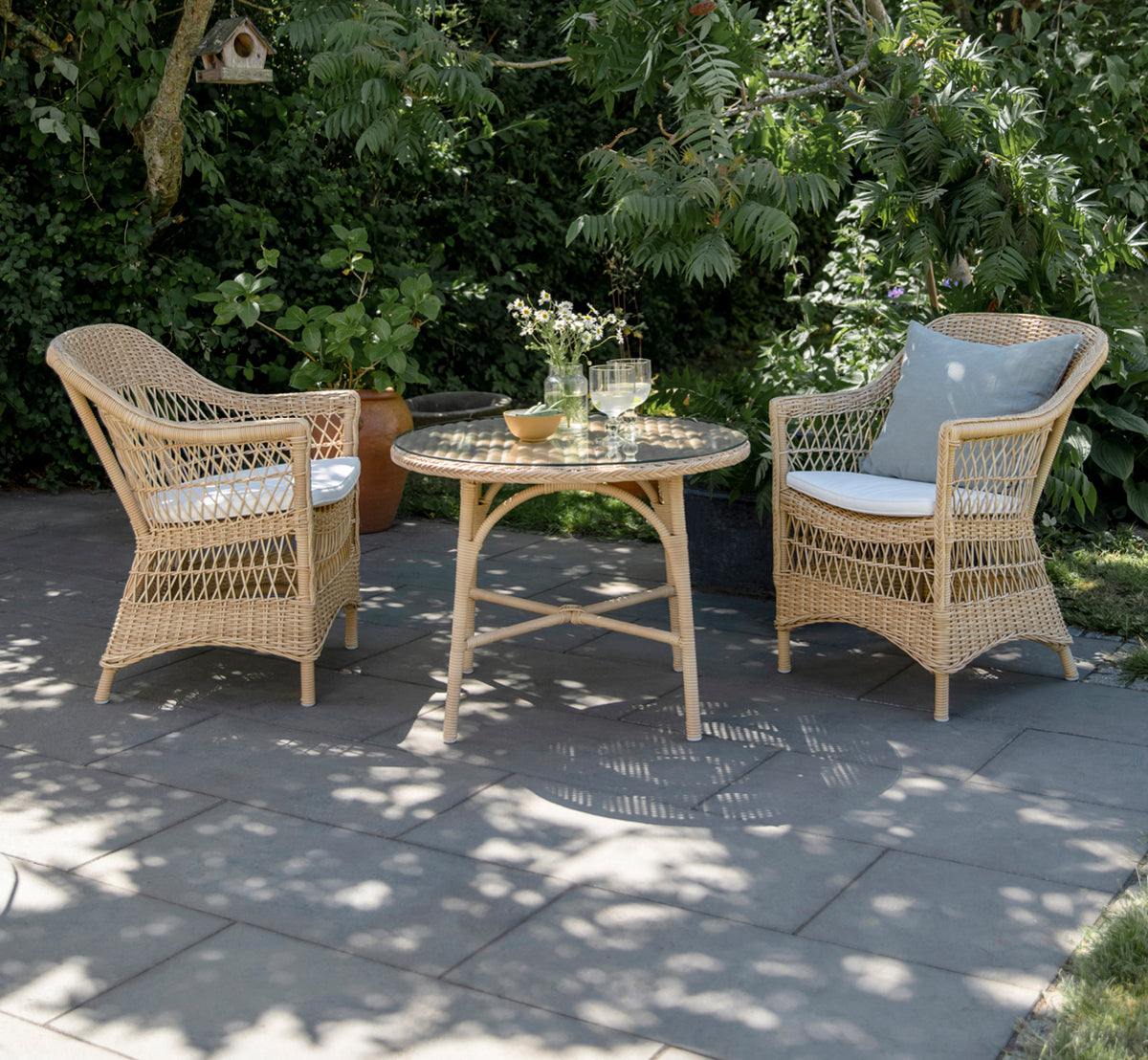 This is a lifestyle image of Victoria Exterior Coffee Table Ø80 cm in natural artfibre aluminium. Styled in a bright interior setting.