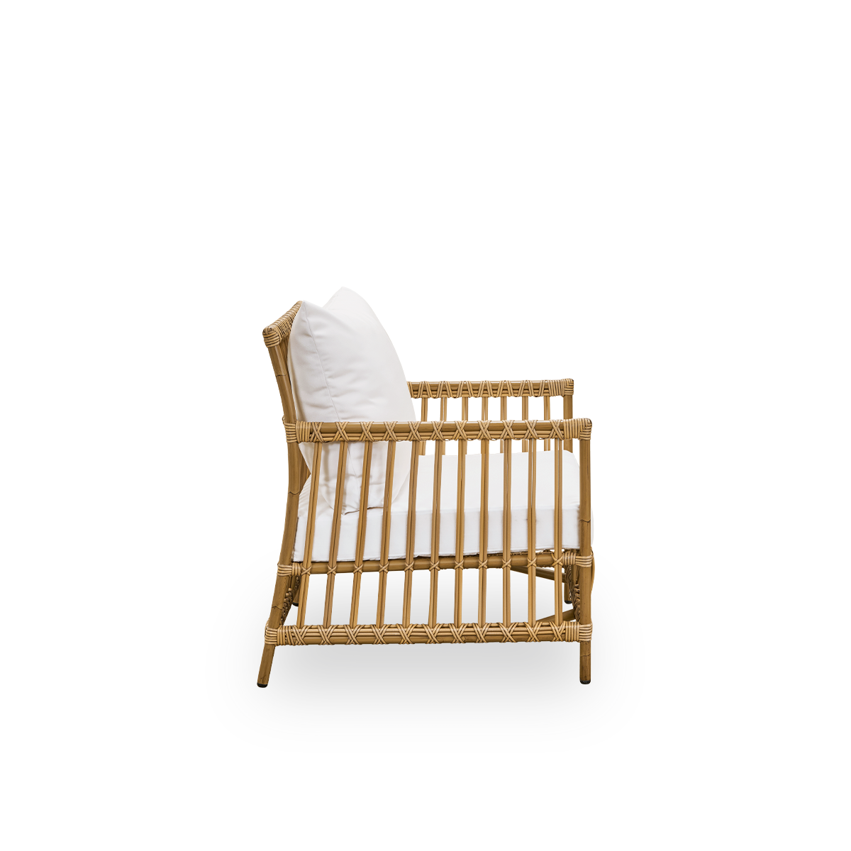 Plain side view of Caroline Exterior Lounge Chair in the color antique brown, simple and elegant Danish design. The frame of the chair is made from aluminum with elegant ArtFibre details. The design is minimalistic and elegant.