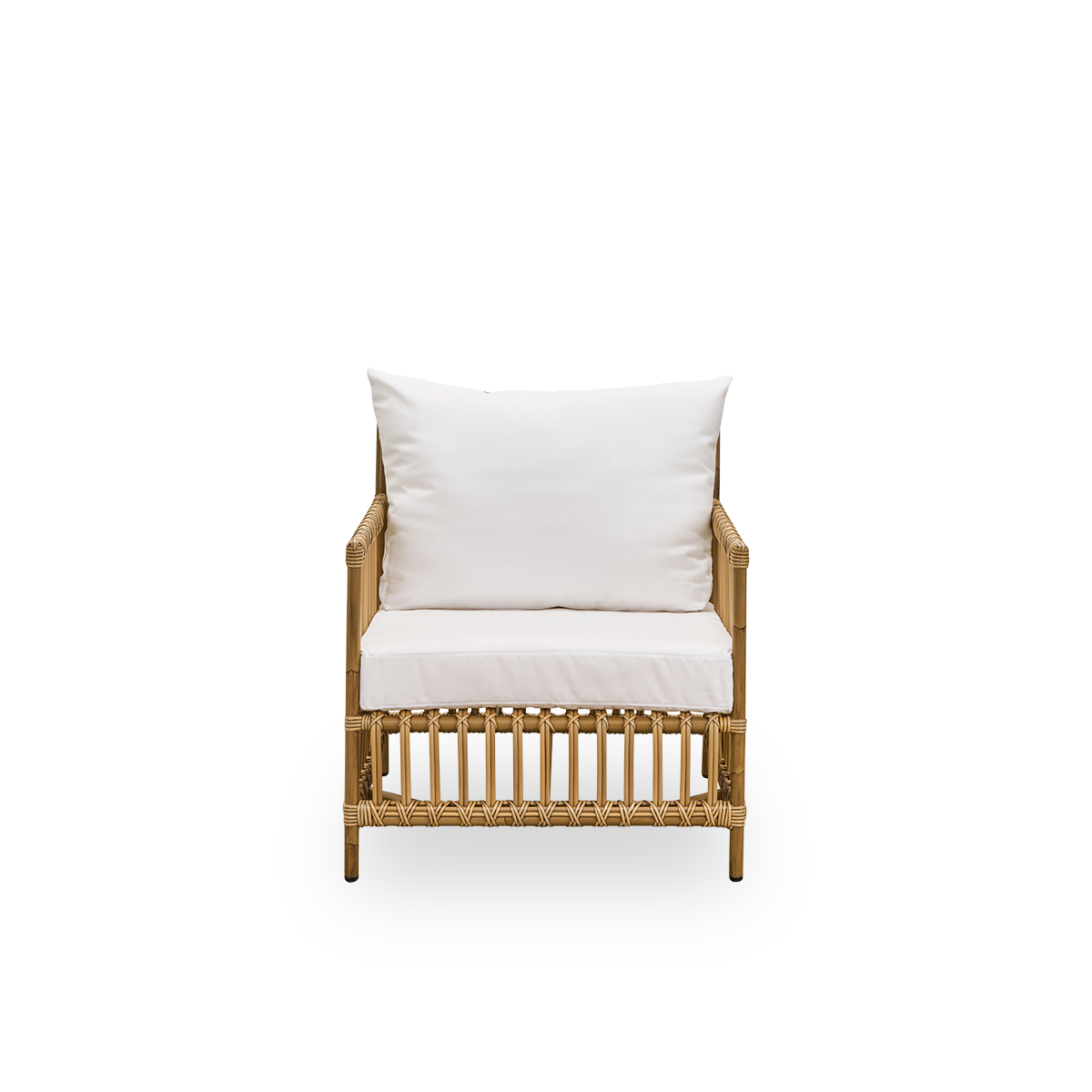 Front view of Caroline Exterior lounge chair in the color Antique Brown, simple and elegant Danish design. The frame of the chair is made from aluminium with elegant ArtFibre details. The design is minimalistic and elegant.
