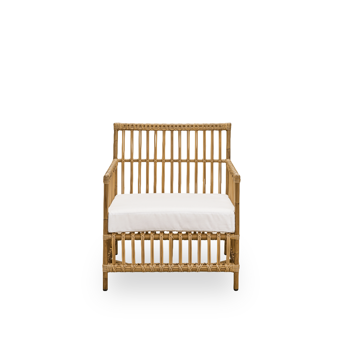 Front view of Caroline Exterior lounge chair in the color Antique Brown, simple and elegant Danish design. The frame of the chair is made from aluminium with elegant ArtFibre details. The design is minimalistic and elegant.