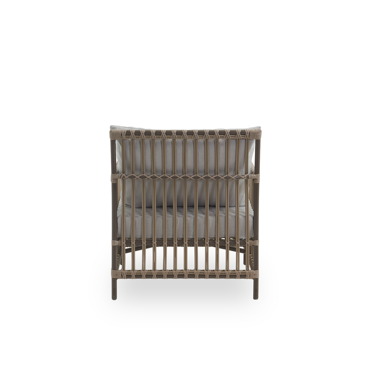 Plain back view of Caroline Exterior Lounge Chair in the color Moccaccino. The frame of the chair is made from aluminum with elegant ArtFibre details. The design is minimalistic and elegant.