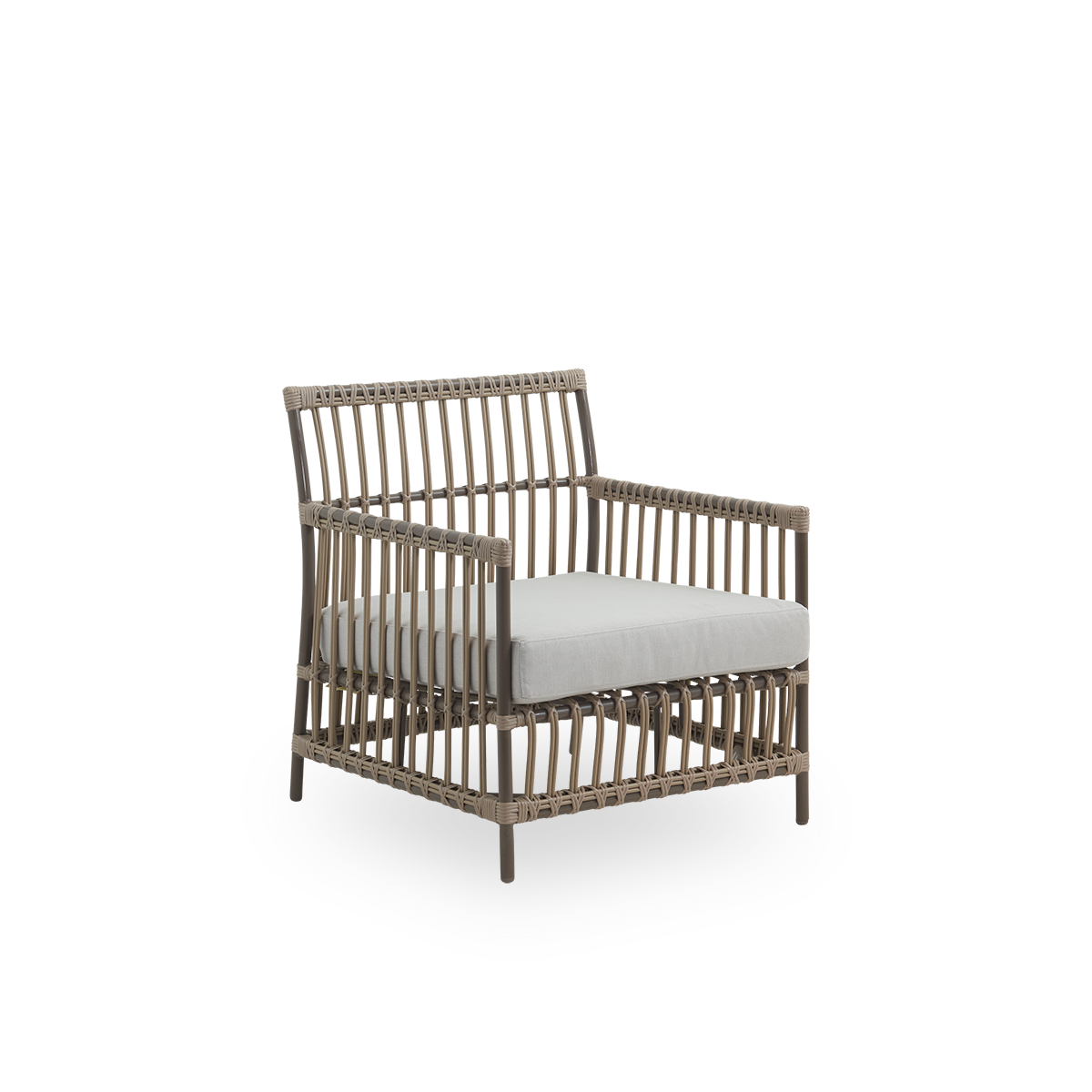 Side view of Caroline Exterior Lounge Chair in the color Moccaccino. The frame of the chair is made from aluminum with elegant ArtFibre details. The design is minimalistic and elegant.