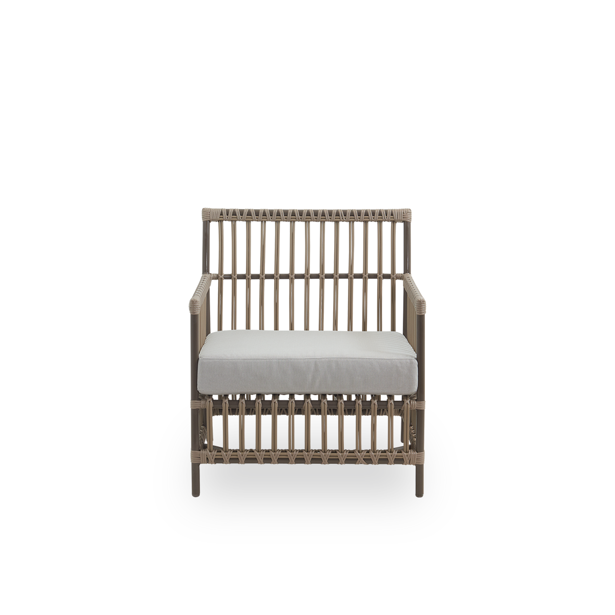 Front view of Caroline Exterior lounge chair in the color Moccaccino. The frame of the chair is made from aluminium with elegant ArtFibre details. The design is minimalistic and elegant.