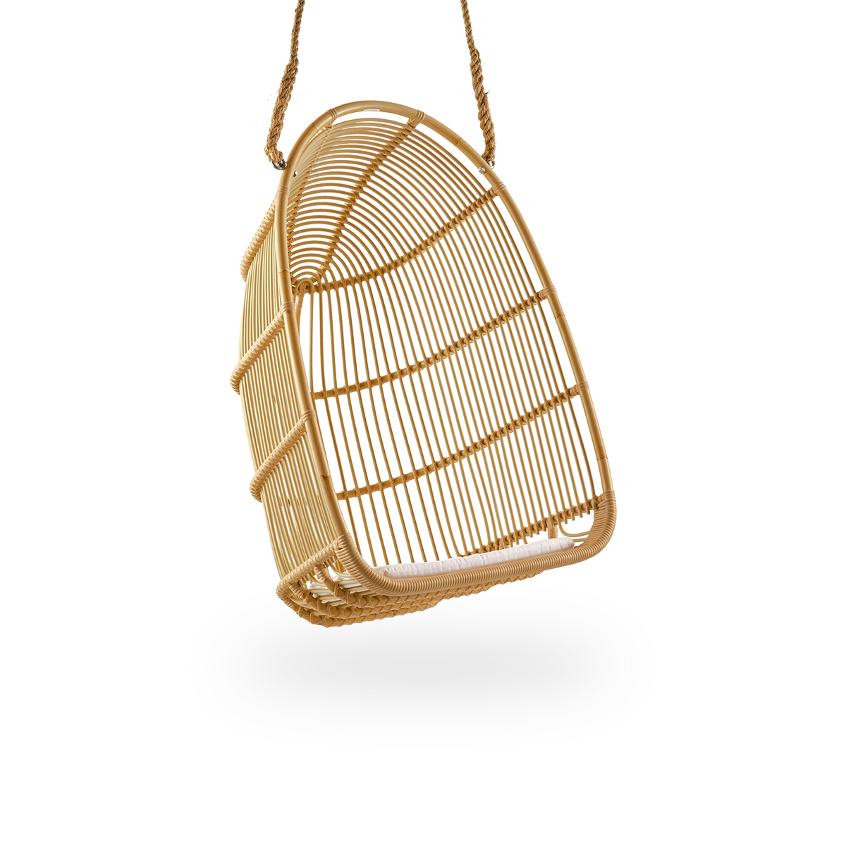 Side view of Renoir outdoor hanging chair. Soft, embracing shape fitted with rope for hanging. Aluminiumm frame in rattan look with ArtFibre bindings.