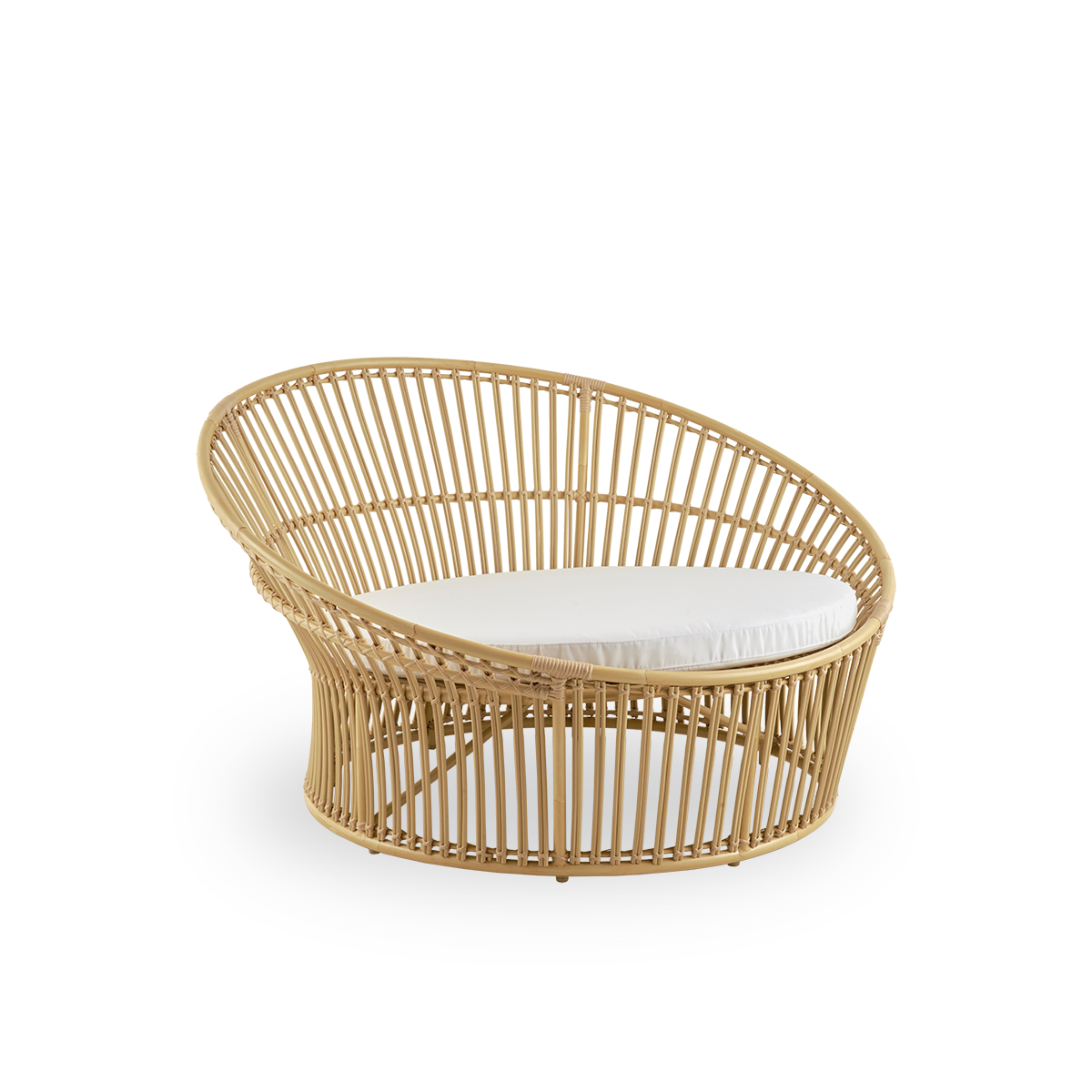 Side view of Olympia Nest Exterior, luxurious Danish design outdoor love nest with open weave and curved back. Aluminium frame in rattan-look with ArtFibre windings.