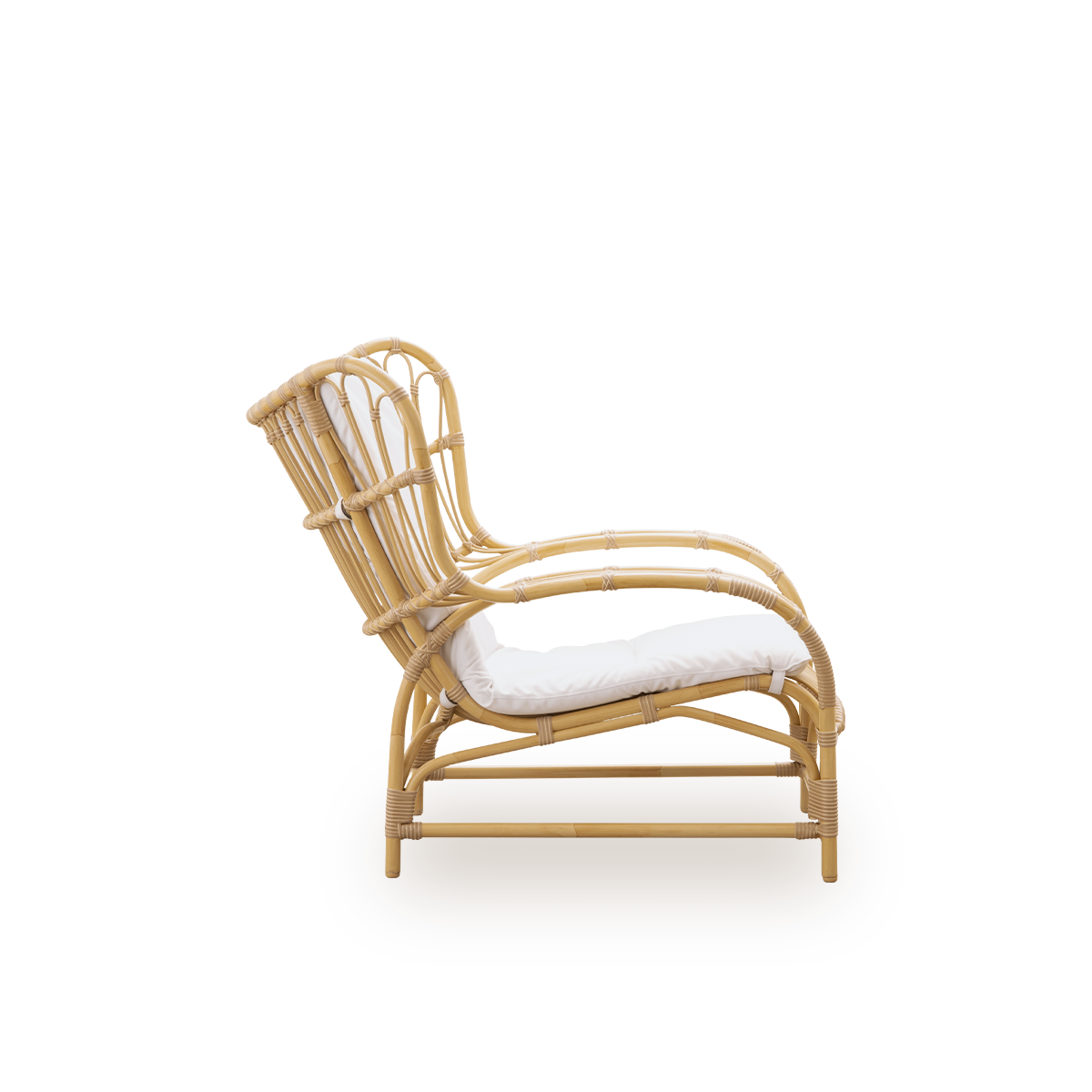Plain side view of Teddy Exterior lounge chair designed by Viggo Boesen. Big embracing lounge chair made from aluminium frame in rattan look with ArtFibre bindings.