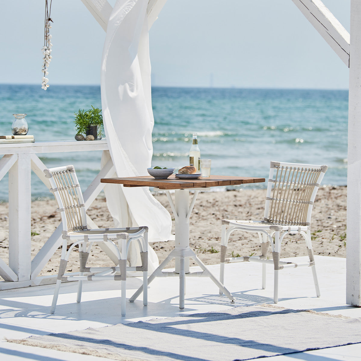 Nicole Cáfe Table | Teak 70x70 cm