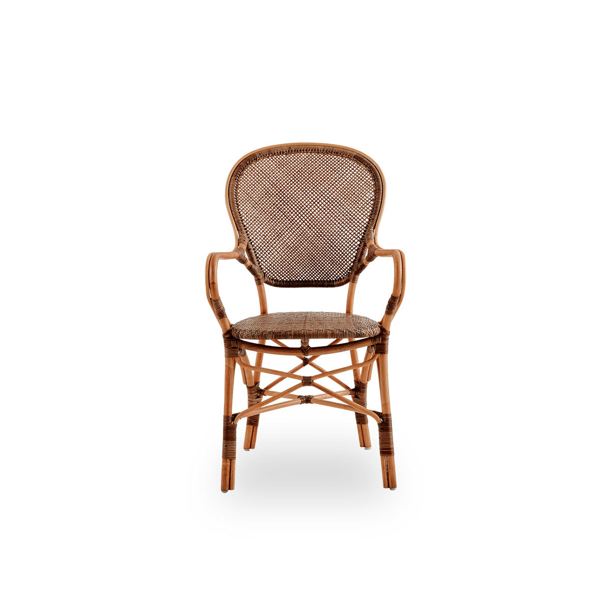Front view of the Rossini dining armchair in cherry color.
Elegant wicker chair with round backrest and armrests in a simple design. Handcrafted from high-quality rattan.