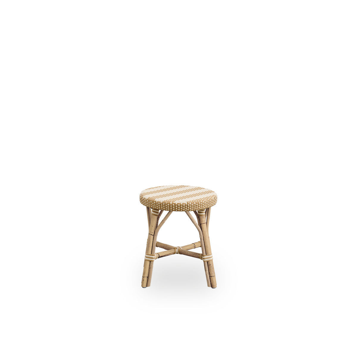 Front view of the Simone stool, height 52 cm.
Rattan frame with footrest, featuring a fully woven round seat handcrafted in ArtFibre in a broad striped pattern in ivory and honey. Stackable rattan stool.