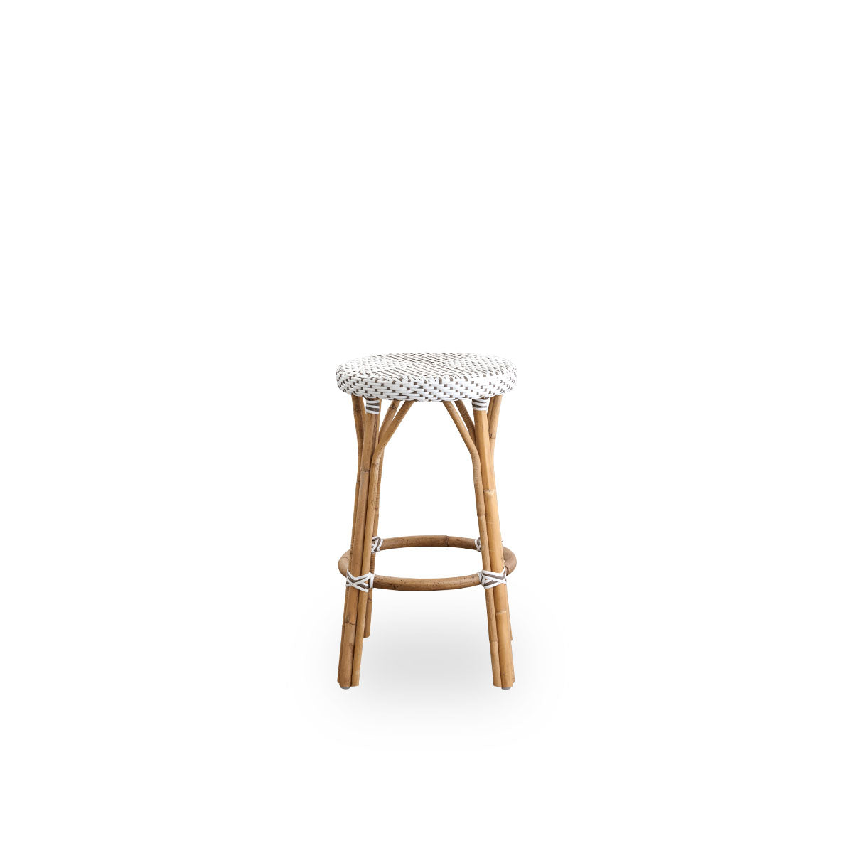 Front view of the Simone counterstool, height 68 cm.
Rattan frame with footrest, featuring a fully woven round seat handcrafted in ArtFibre in white with a brown dots pattern. Stackable counterstool.