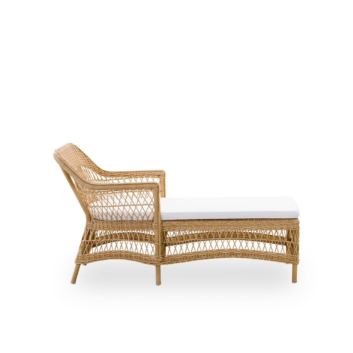 Plain side view of Olivia outdoor chaiselounge in Natural color. Aluminium frame fully woven with ArtFibre. Romantic look inspired by British colonial style.