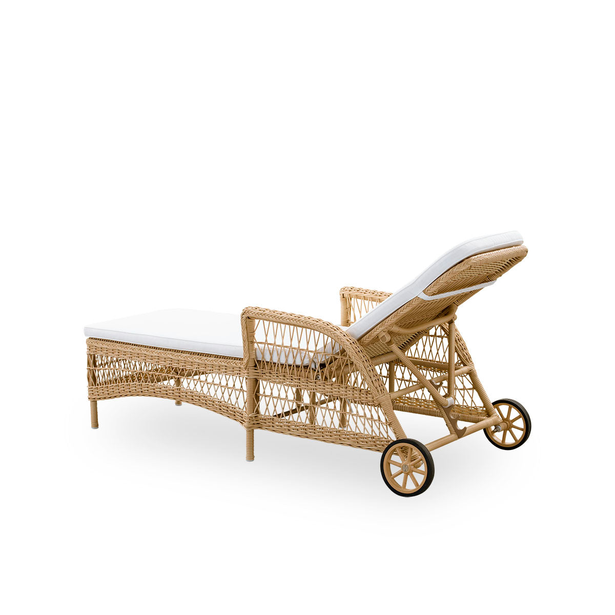 Plain back view of the Daisy sunbed in natural color. Fully woven sunbed with adjustable backrest and wheels, inspired by British colonial style. Aluminum frame woven with ArtFibre.