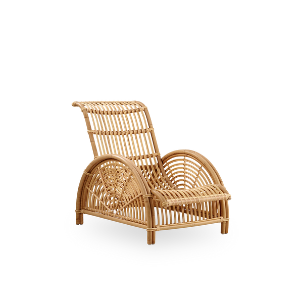 Side view of Paris lounge chair, iconic design by Arne Jacobsen. Handcraften from high quality rattan.