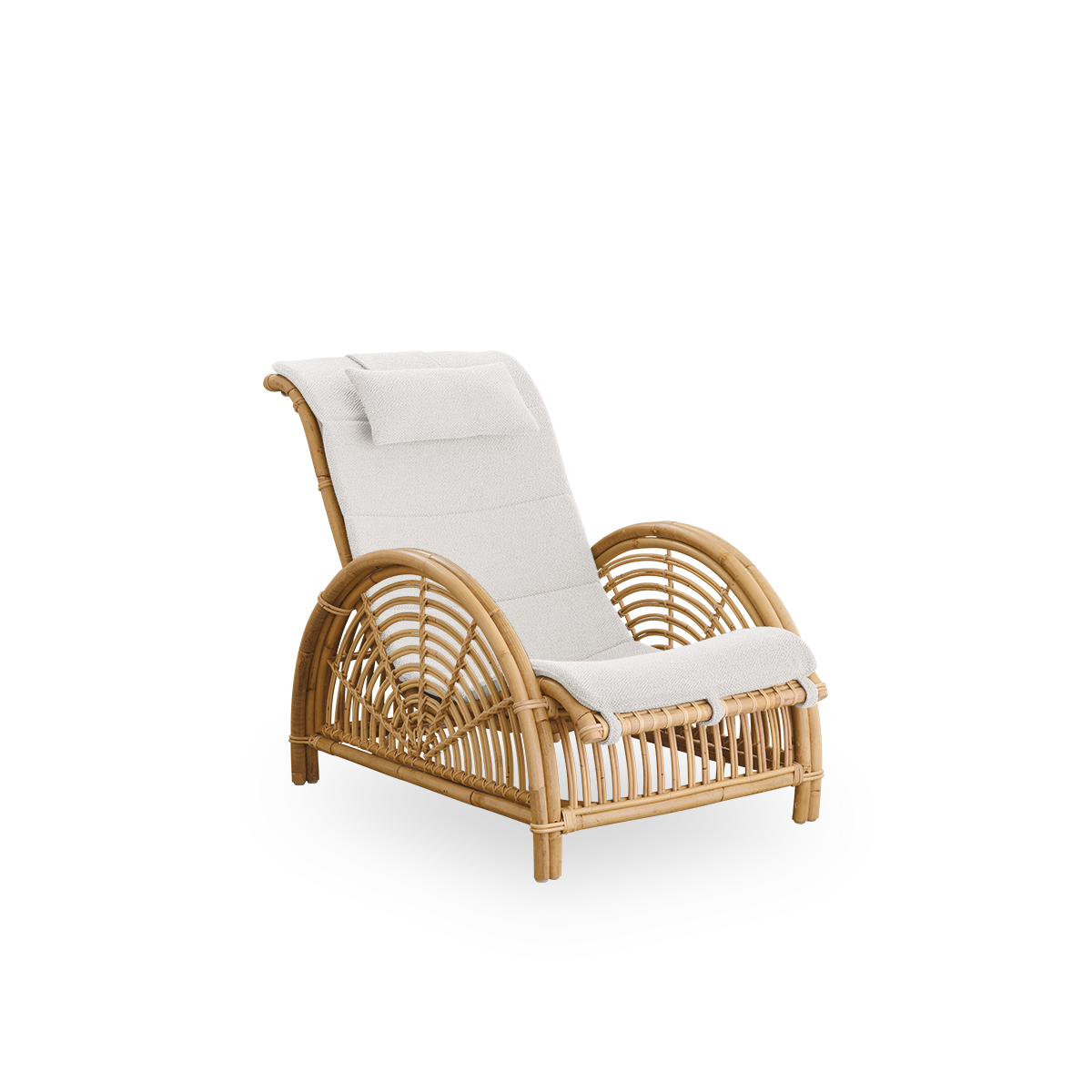 Side view of Paris lounge chair, iconic design by Arne Jacobsen. Handcraften from high quality rattan.