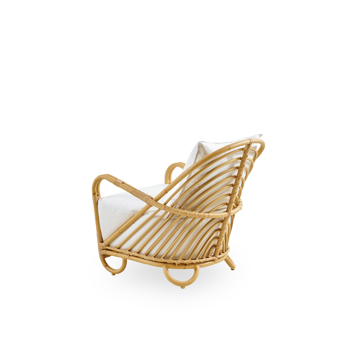 Plain back view of the Charlottenborg Exterior lounge chair in rattan look, designed by Arne Jacobsen. The chair features a curved back and armrests integrated into the base, handcrafted with an Alu-Rattan frame and woven ArtFibre details.