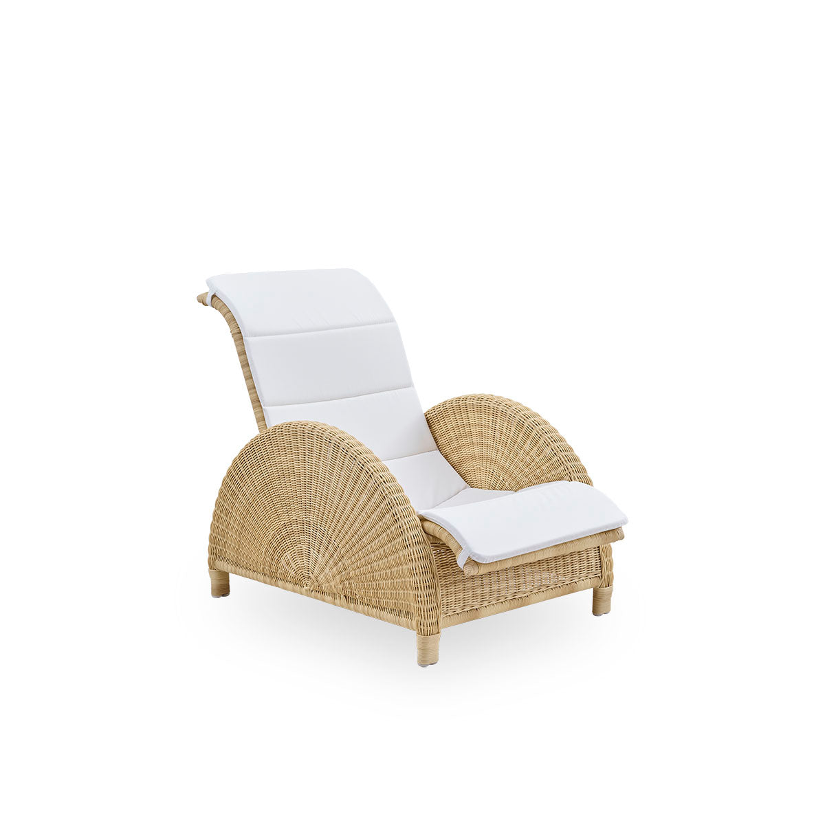 Side view of Paris outdoor lounge chair, iconic design by Arne Jacobsen. Aluminium frame fully woven with ArtFibre. 