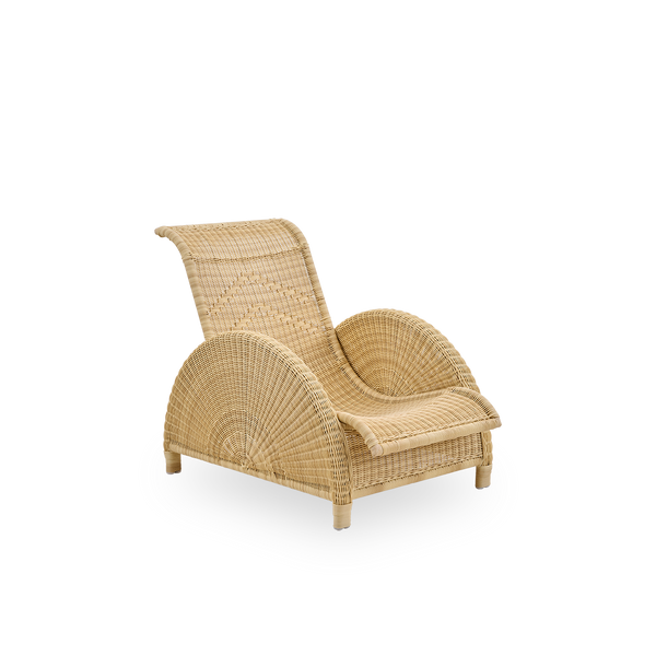 Side view of Paris outdoor lounge chair, iconic design by Arne Jacobsen. Aluminium frame fully woven with ArtFibre. 