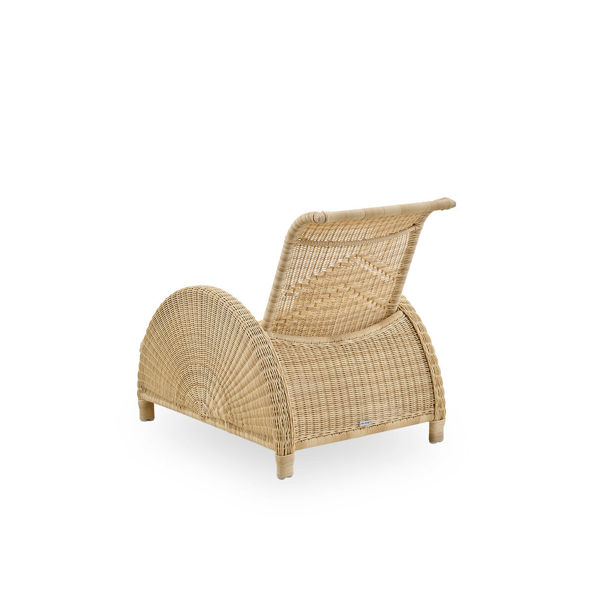 Back side view of the Paris outdoor lounge chair, iconic design by Arne Jacobsen.
Aluminum frame fully woven with ArtFibre.