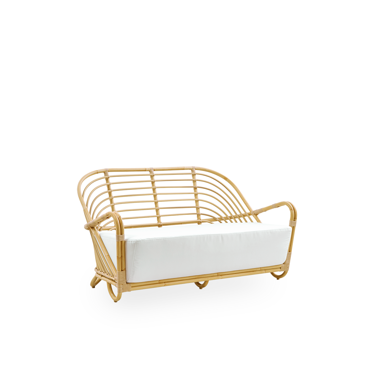 Side view of the Charlottenborg Exterior 2-seater sofa in rattan look, designed by Arne Jacobsen. The sofa features a curved back and armrests integrated into the base, handcrafted with an Alu-Rattan frame and woven ArtFibre details.