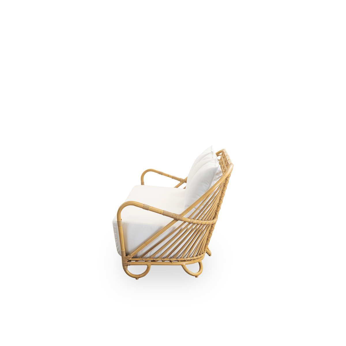 Side view of the Charlottenborg Exterior 3-seater sofa in rattan look, designed by Arne Jacobsen. The sofa features a curved back and armrests integrated into the base, handcrafted with an Alu-Rattan frame and woven ArtFibre details.