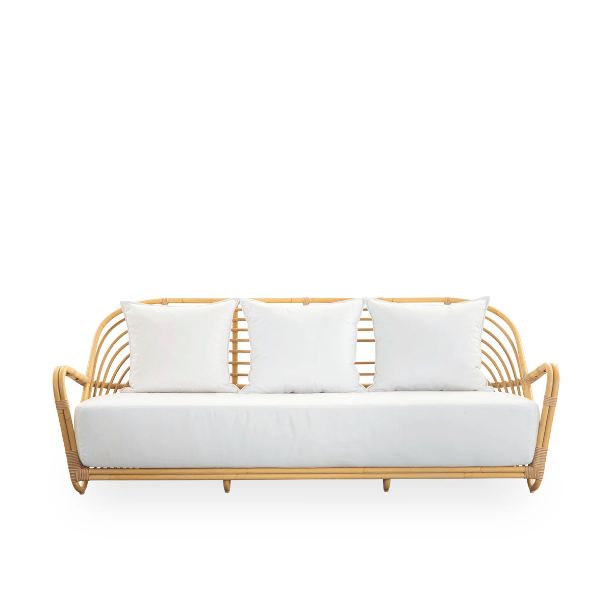 Front view of the Charlottenborg Exterior 3-seater sofa in rattan look, designed by Arne Jacobsen. The sofa features a curved back and armrests integrated into the base, handcrafted with an Alu-Rattan frame and woven ArtFibre details.