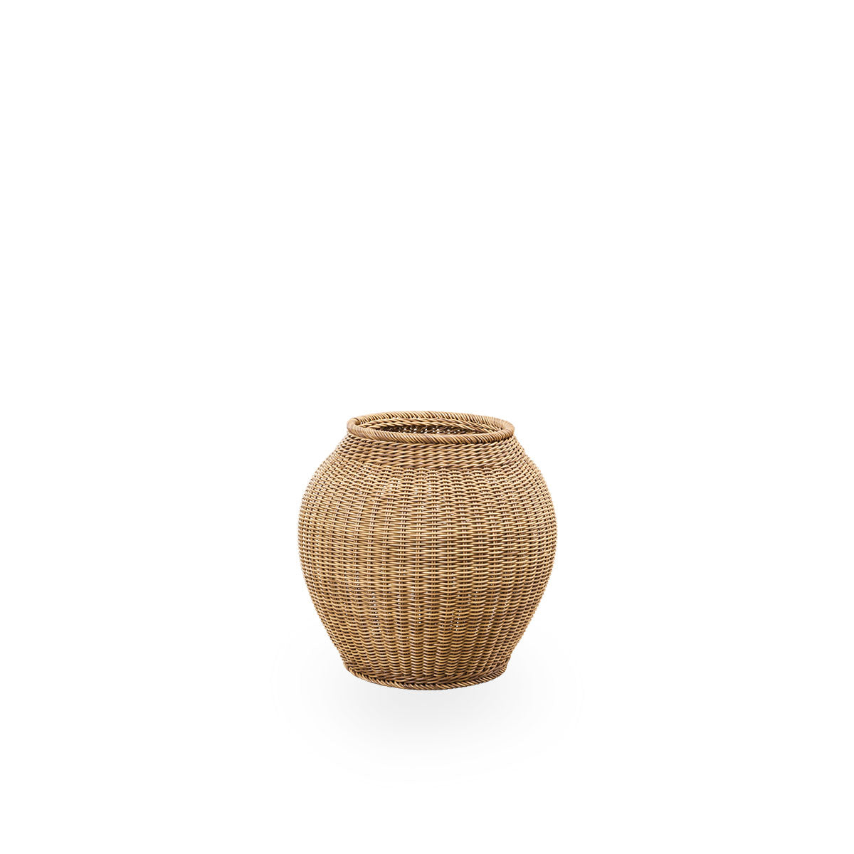 Ellis outdoor basket in Chestnut color, handwoven from 70% recycled and 30% new ArtFibre. Ø50 cm.