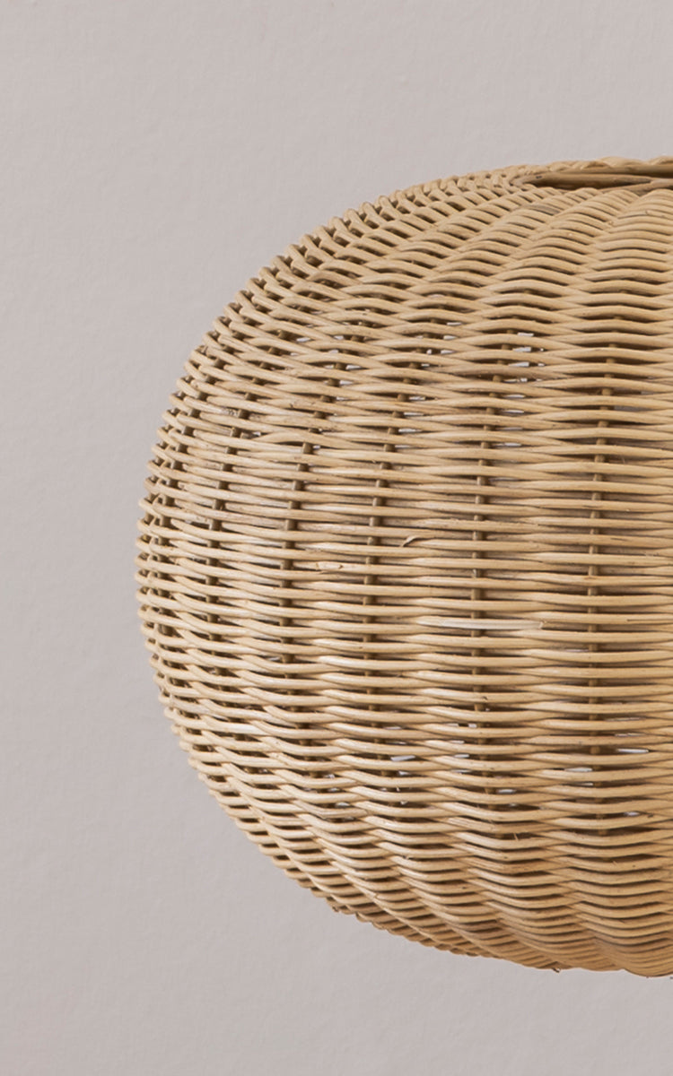 This is a close-up image of Tangelo Lampshade Ø37 cm | Small in natural rattan. Detail of the rounded rattan weave of the small pendant shade.