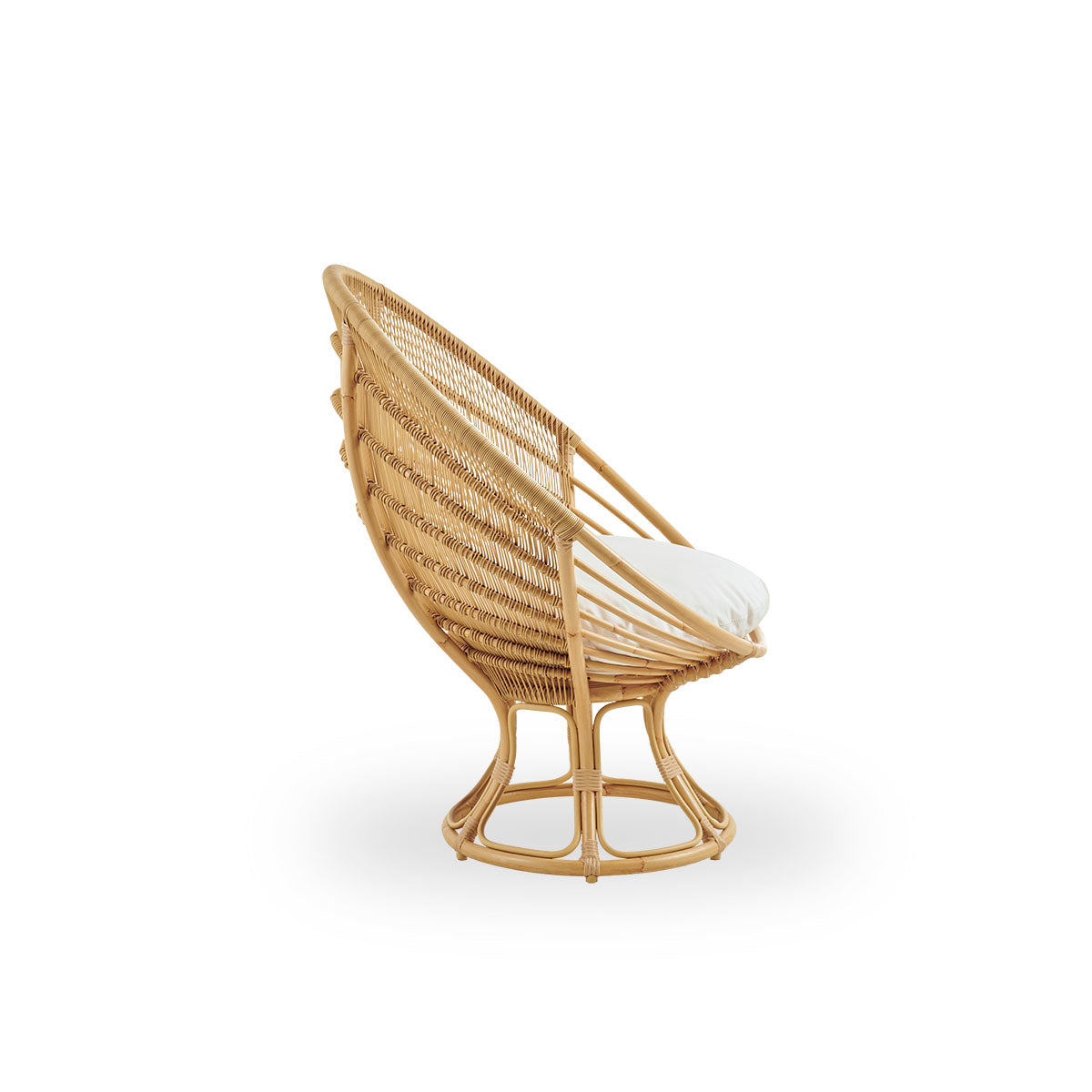 Plain side view of Luna Exterior lounge chair designed by Franco Albini & Franca Helg. Round outdoor lounge chair with aluminium frame in handpainted rattan look with ArtFibre windings.