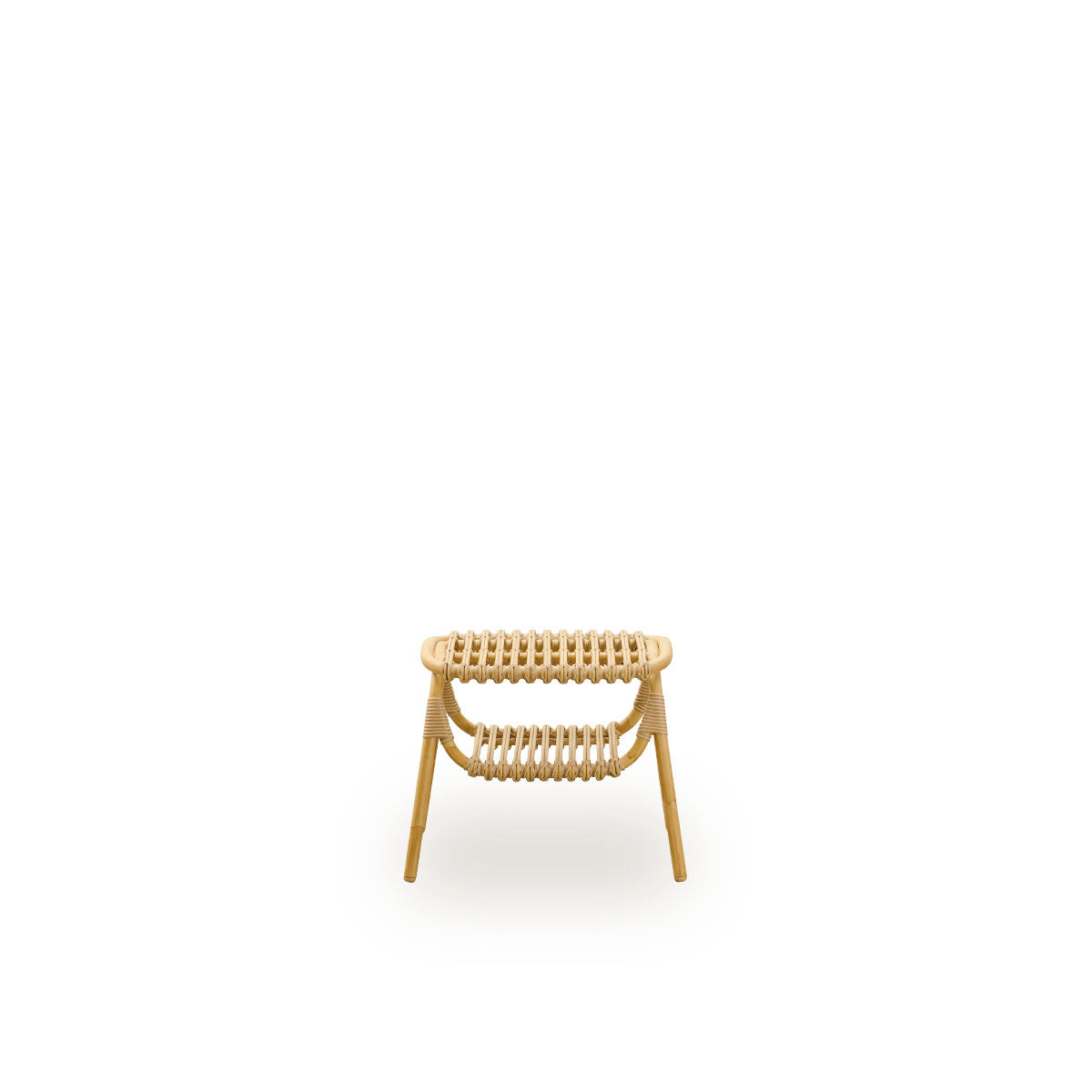 Front view of the Machiya outdoor stool designed by Jin Kuramoto.
Aluminium frame in hand-painted rattan look with ArtFibre windings. Width 53 cm.