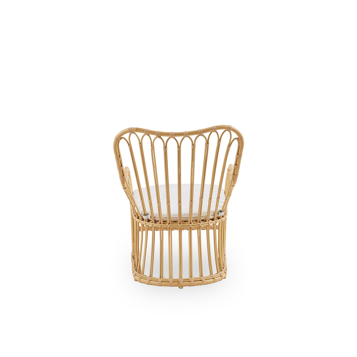 Plain back view of Tulip outdoor lounge chair designed by Tove Kindt-Larsen, with soft organic lines. Aluminium frame in rattan look with ArtFibre bindings.