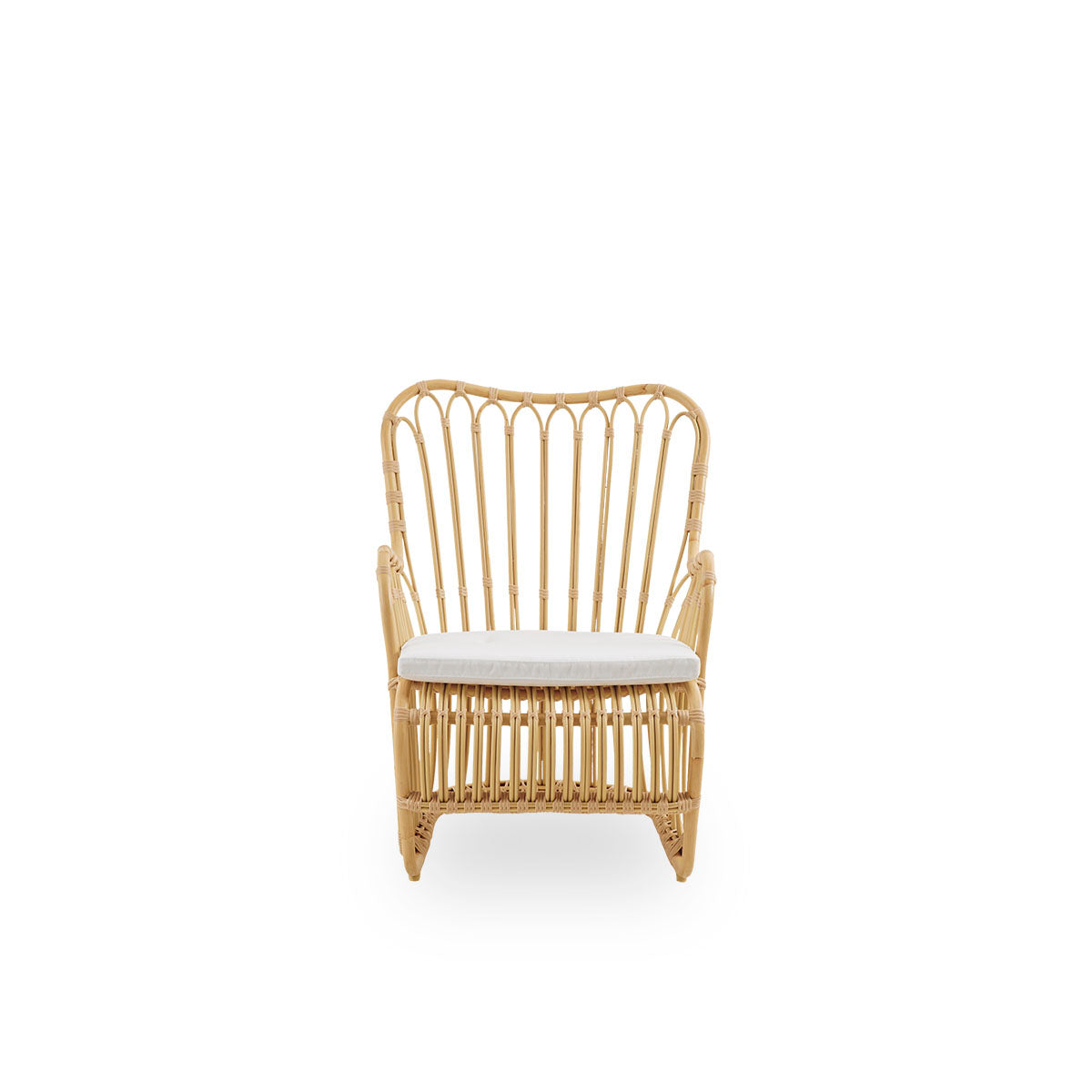 Front view of the Tulip outdoor lounge chair designed by Tove Kindt-Larsen, with soft organic lines.
Aluminum frame in rattan look with ArtFibre bindings.