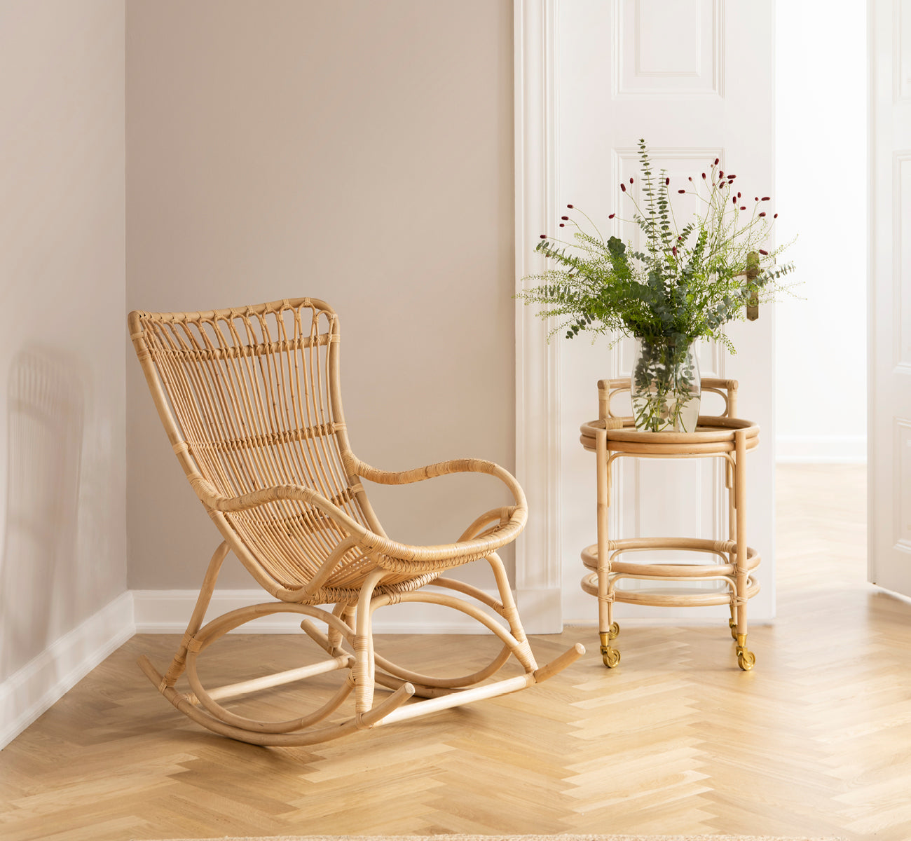 Round bar cart in rattan and wicker | Romeo Trolley