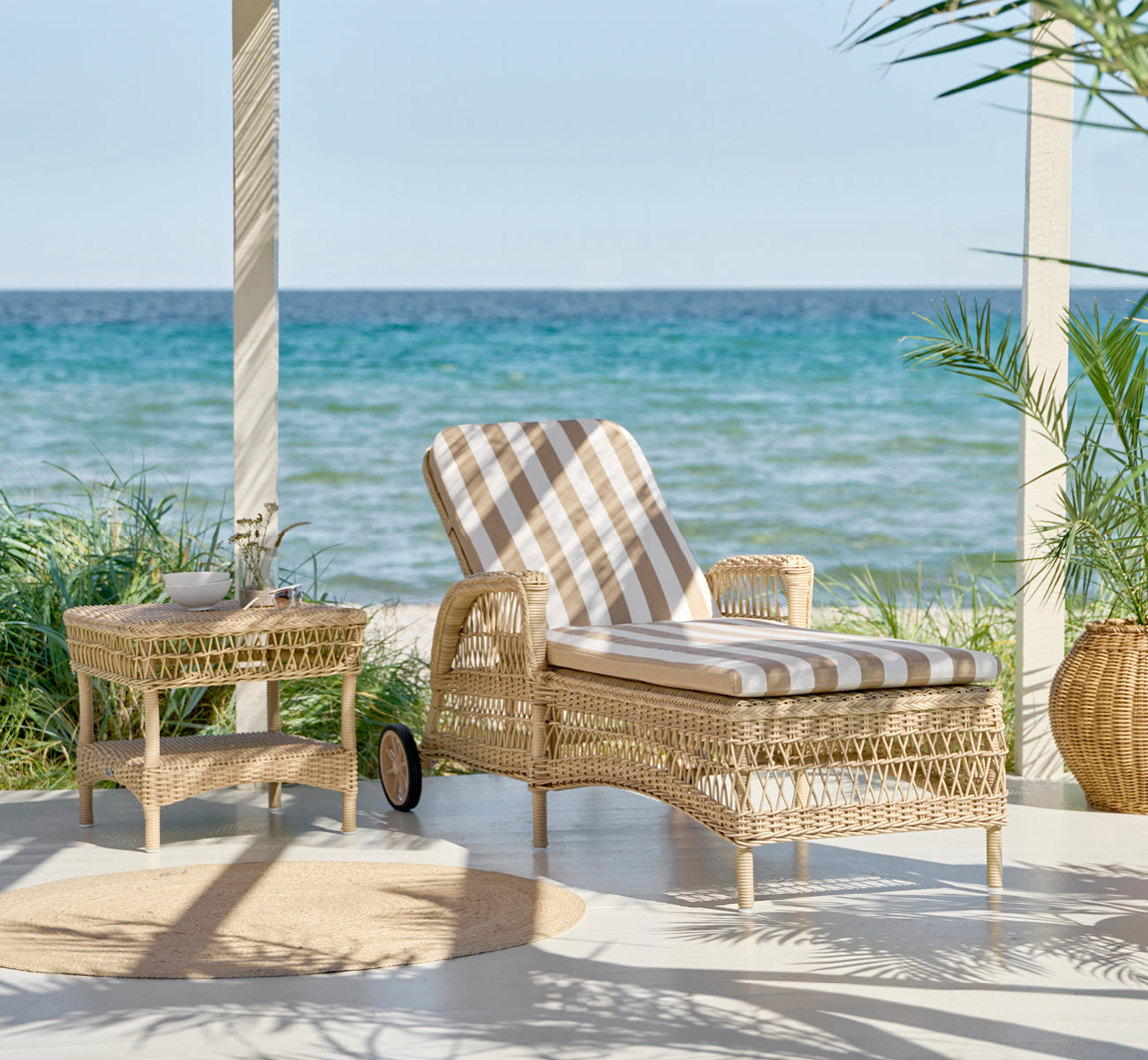Garden & Outdoor Furniture | Sun lounger with wheels | Daisy