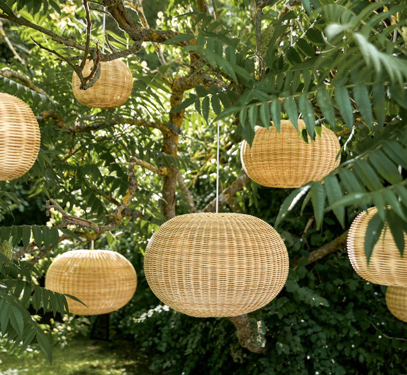 This is a lifestyle image of Tangelo Exterior Lampshade Ø37 cm | Small in natural core weave artfibre & aluminium.