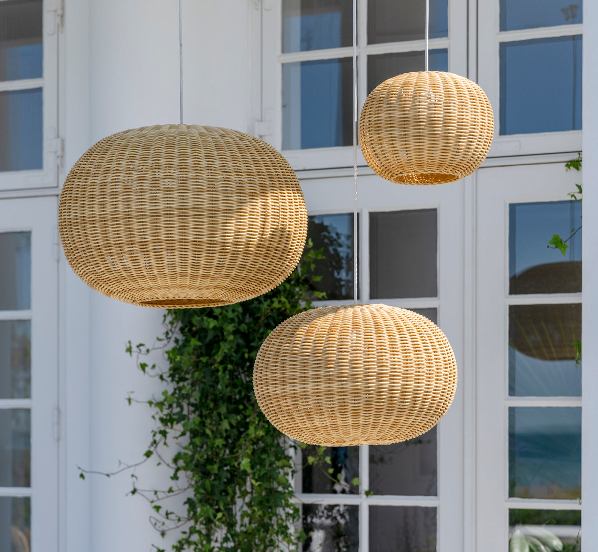 This is a lifestyle image of Tangelo Exterior Lampshade Ø49 cm | Medium in natural core weave artfibre & aluminium.
