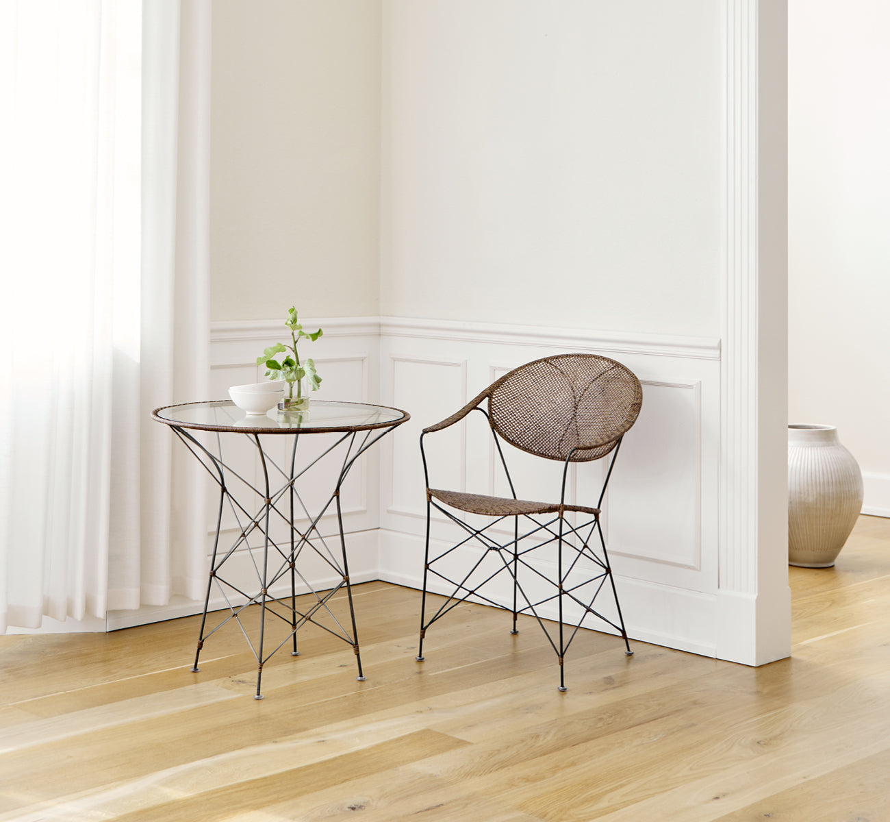 Round café table in rattan | Yuzuru Yamakawa | Funky café table