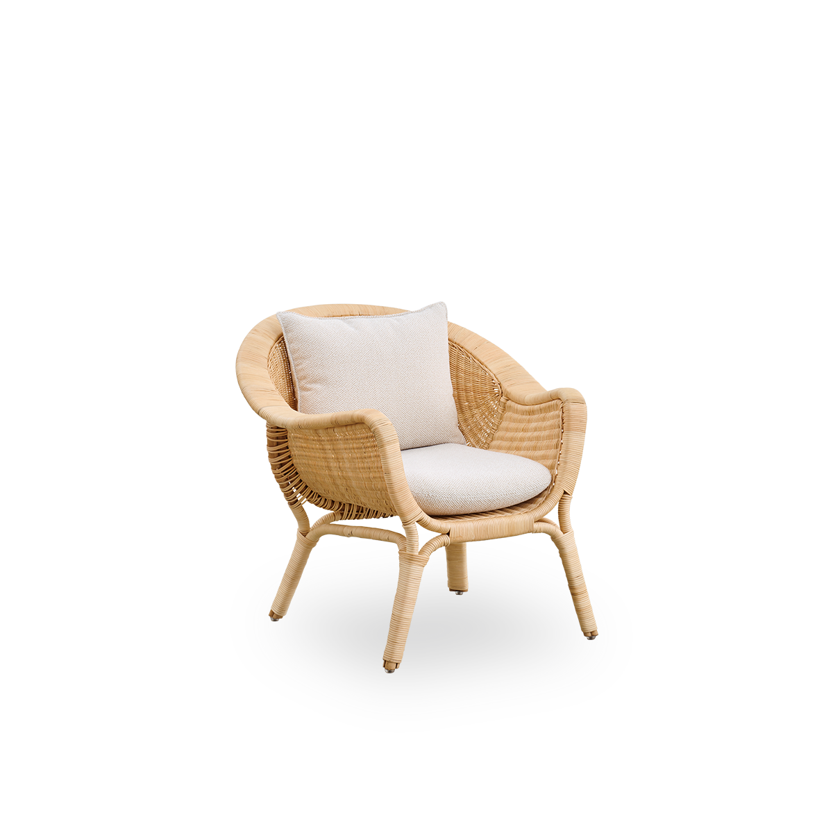 Side view of Madame Exterior lounge chair designed by Nanna & Jørgen Ditzel. Fully woven rattan lounge chair with soft, feminine shell-shaped design.