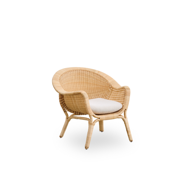 Side view of Madame Exterior lounge chair designed by Nanna & Jørgen Ditzel. Fully woven rattan lounge chair with soft, feminine shell-shaped design.