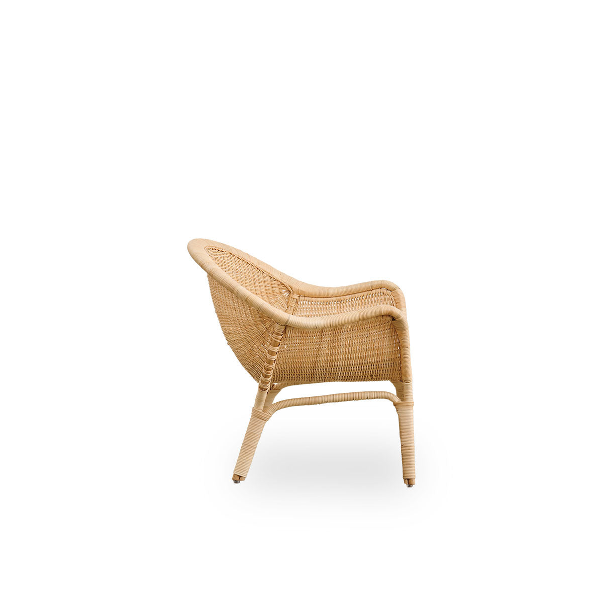 Plain side view of Madame Exterior lounge chair designed by Nanna & Jørgen Ditzel. Fully woven rattan lounge chair with soft, feminine shell-shaped design.
