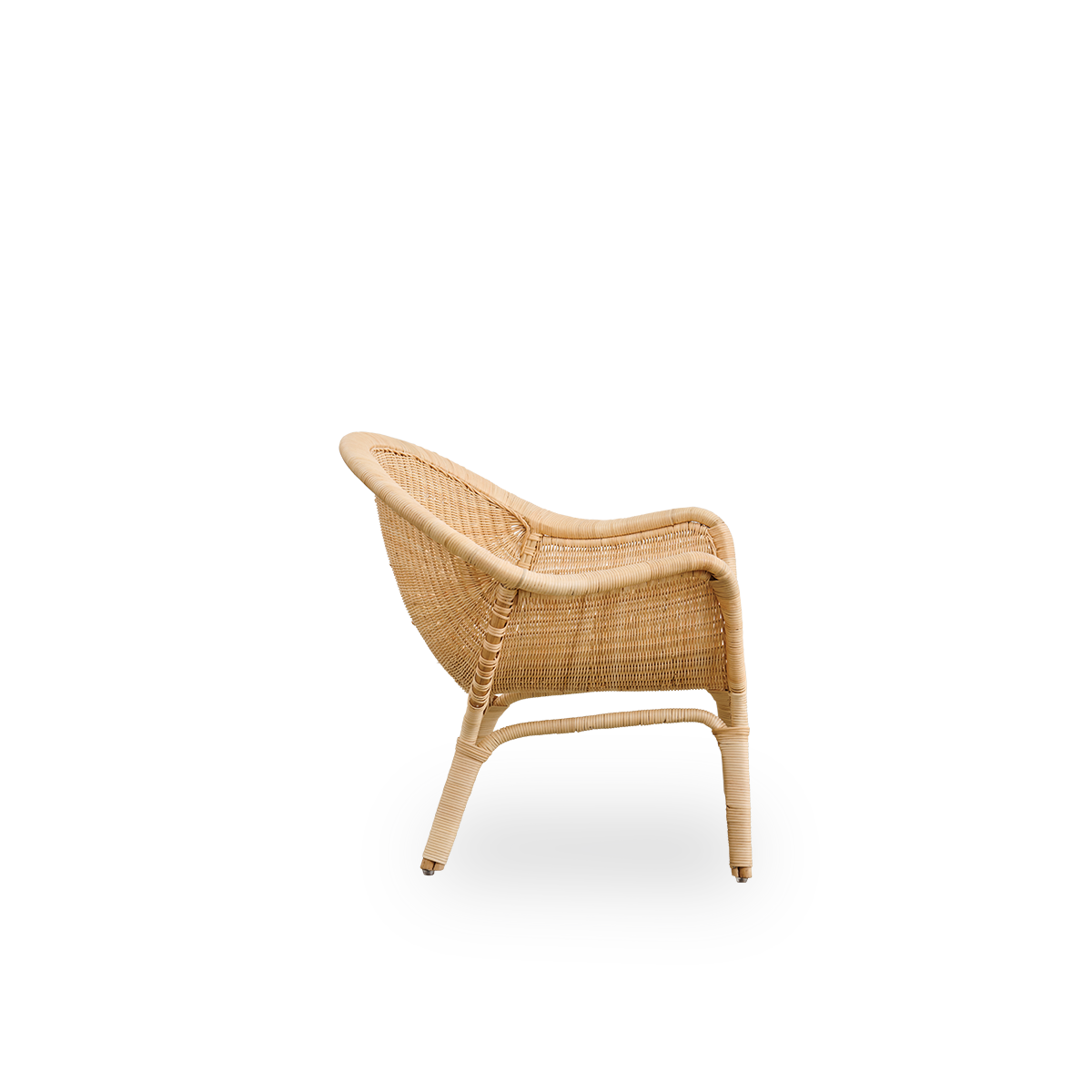 Plain side view of Madame Exterior lounge chair designed by Nanna & Jørgen Ditzel. Fully woven rattan lounge chair with soft, feminine shell-shaped design.