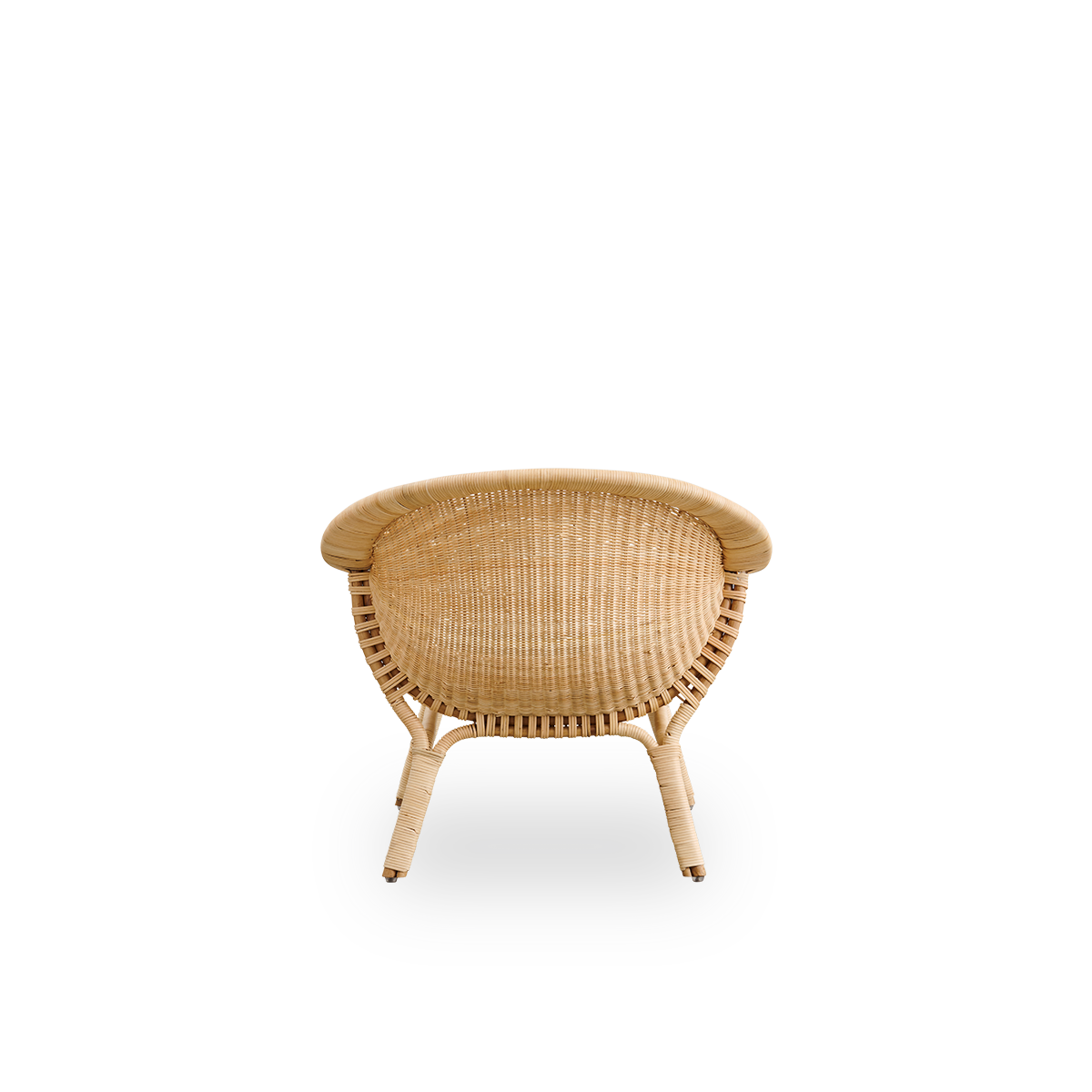 Plain back view of Madame Exterior lounge chair designed by Nanna & Jørgen Ditzel. Fully woven rattan lounge chair with soft, feminine shell-shaped design.