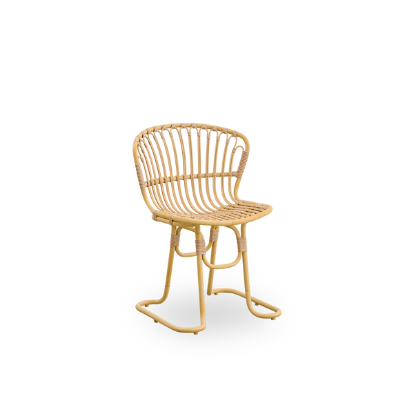 Side view of Rita Exterior dining chair designed by Nanna Ditzel. Sculptural legs allow stability on any outdoor surface. Frame made of aluminium in rattan look with ArtFibre bindings. 
