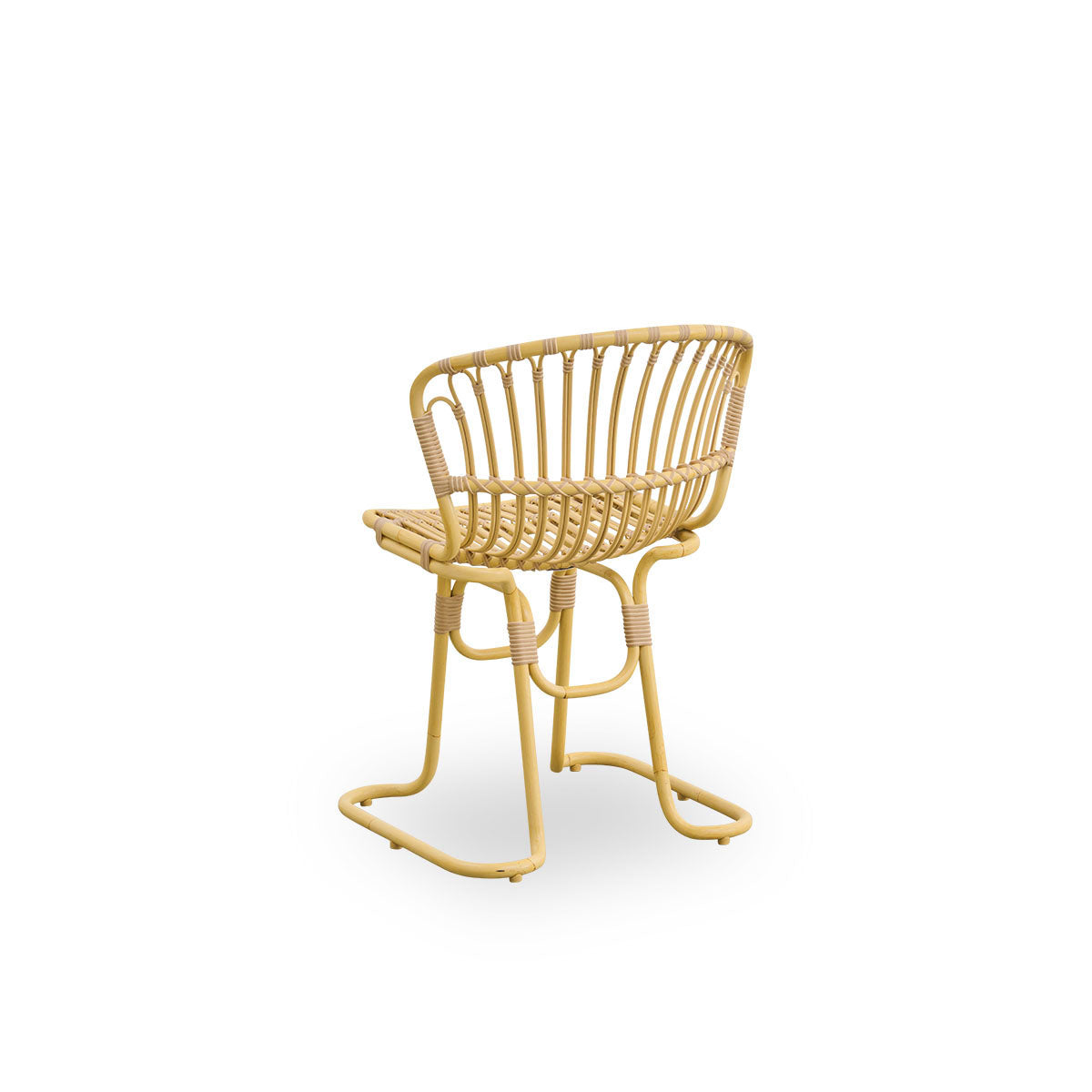 Back side view of the Rita Exterior dining chair designed by Nanna Ditzel.
Sculptural legs allow stability on any outdoor surface. Frame made of aluminum in rattan look with ArtFibre bindings.