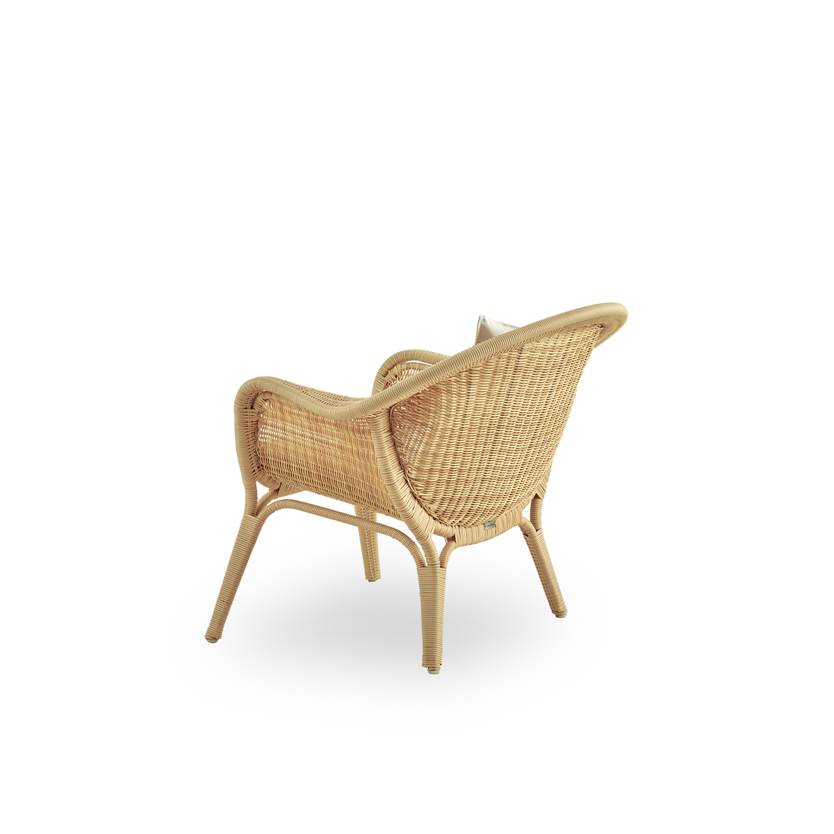 Plain back view of Madame Exterior lounge chair designed by Nanna & Jørgen Ditzel. Fully woven lounge chair with soft, feminine shell-shaped design. Frame made in aluminium woven with ArtFibre.