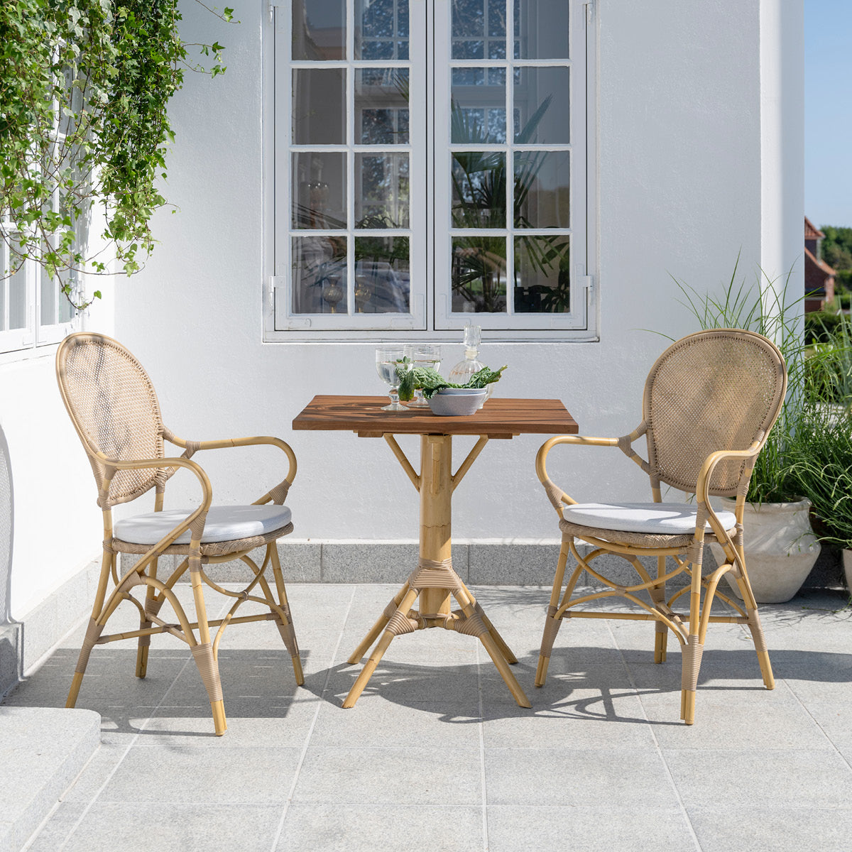 Nicole Cáfe Table | Teak 70x70 cm