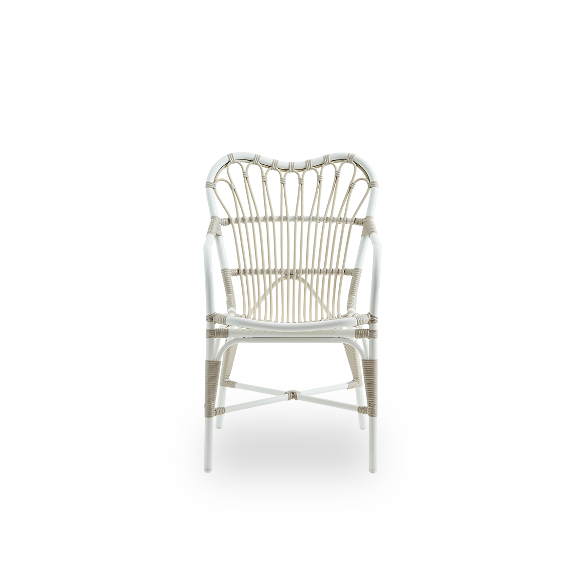 Front view of the Margret outdoor dining chair with a high, wide backrest and curved armrests.
Aluminium frame with ArtFibre windings in Dove White color.